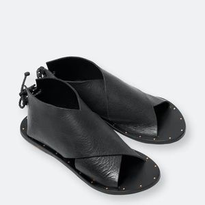 Beek Loon Sandals - size 9